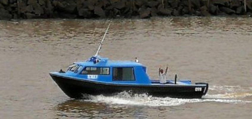 9. Lancha artesanal dedicada a la pesca de centolla en el Canal Beagle